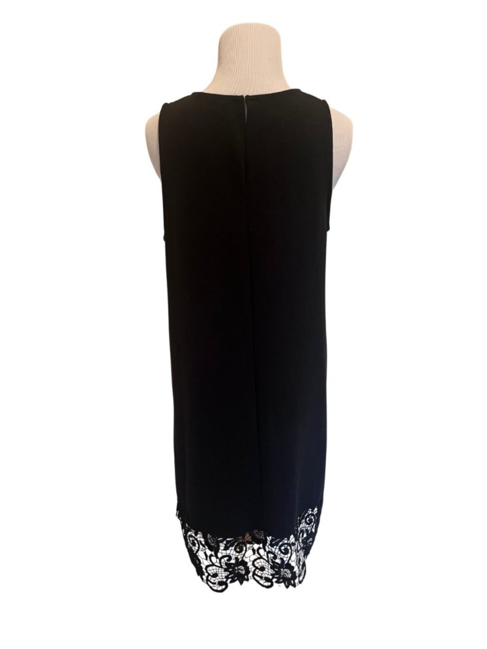 Classic Timeless Elegant Black Crepe Lace Trim Sleeveless Midi Shift Dress - Picture 3 of 9